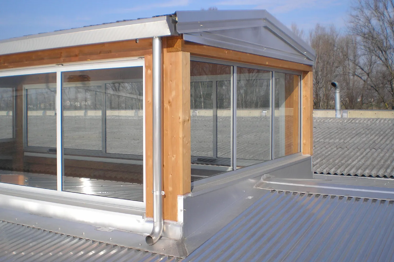 ✓ EMME-CI - Lucernari, evacuatori di fumo e calore