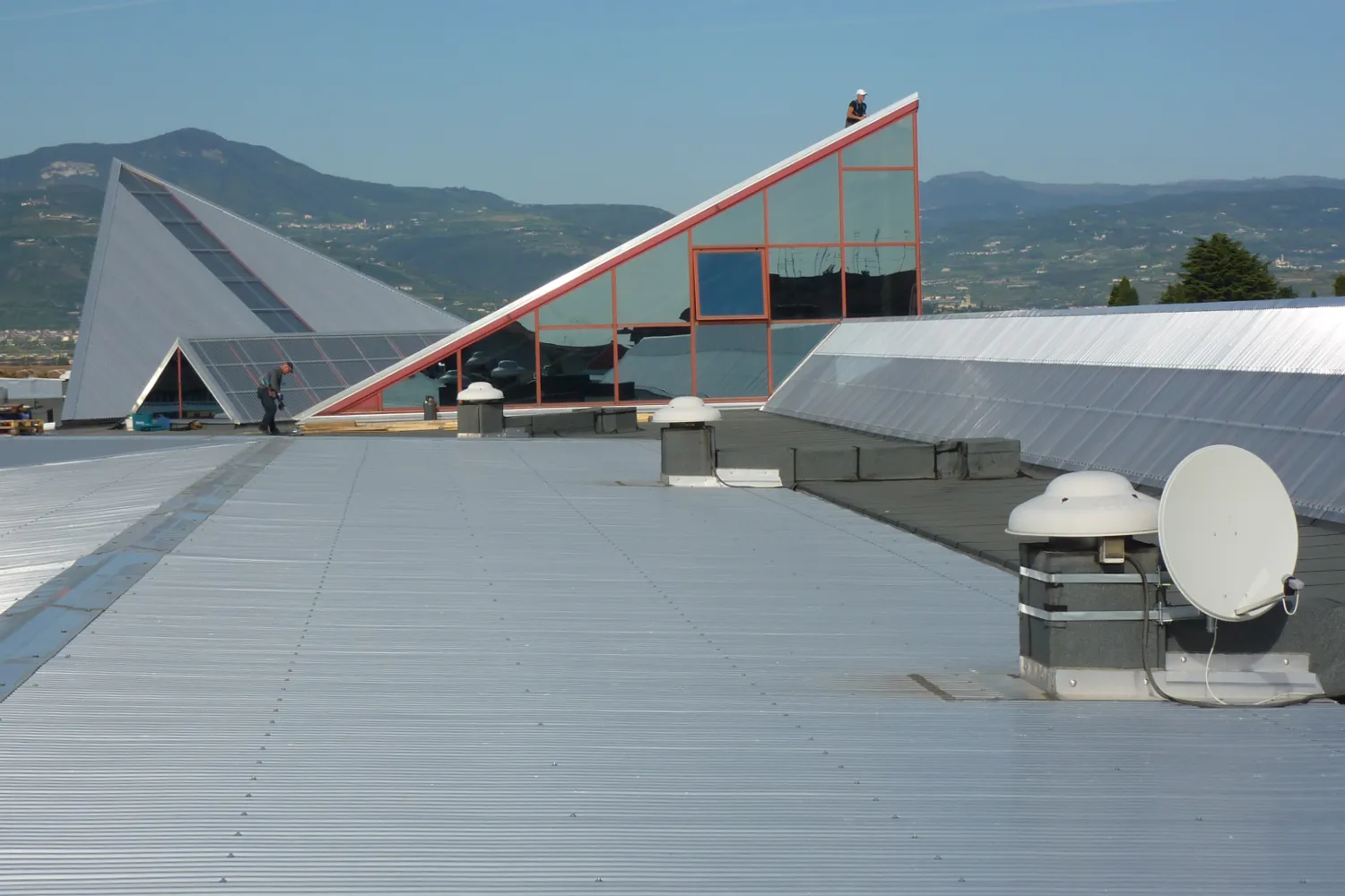✓ EMME-CI - Rifacimento Coperture Tetti Industriali