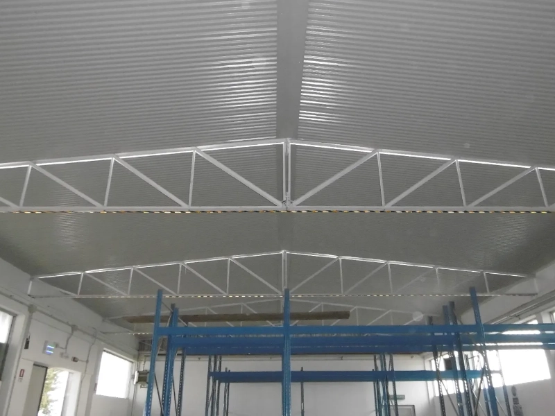 integrazione-di-isolamento-illuminazione-e-ventilazione-coperture-industriali